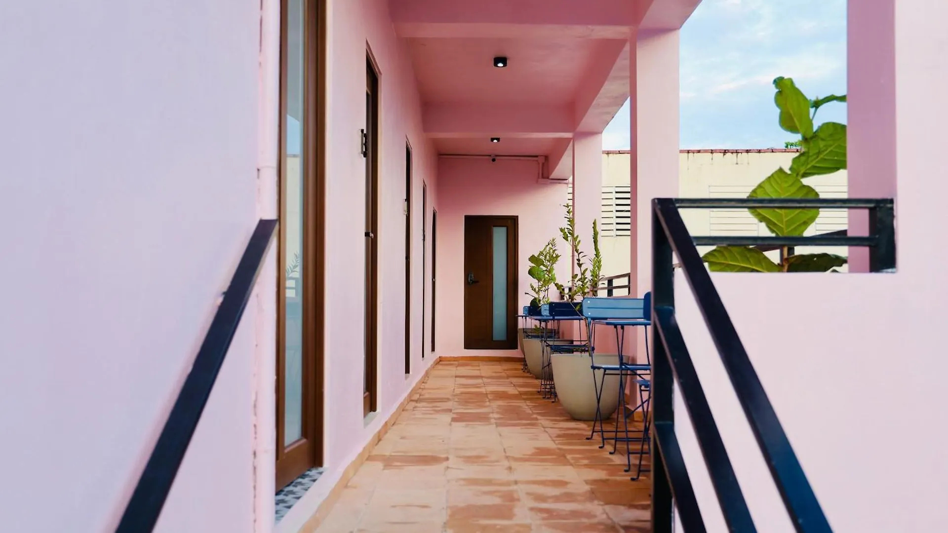 Room 7 Design-Forward Studio By Lagoon San Juan